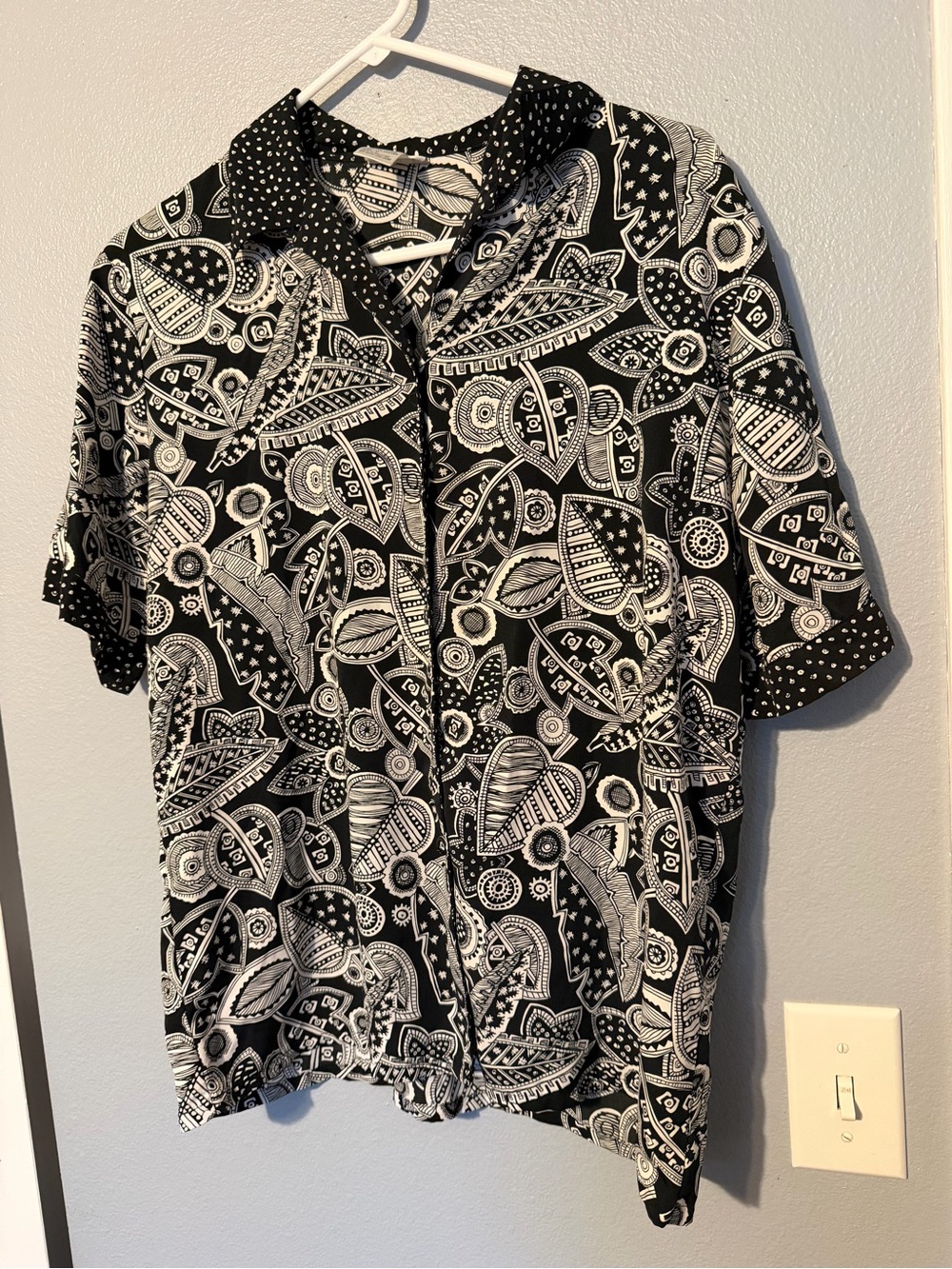 Koret Black & White Paisley Print Button-Up